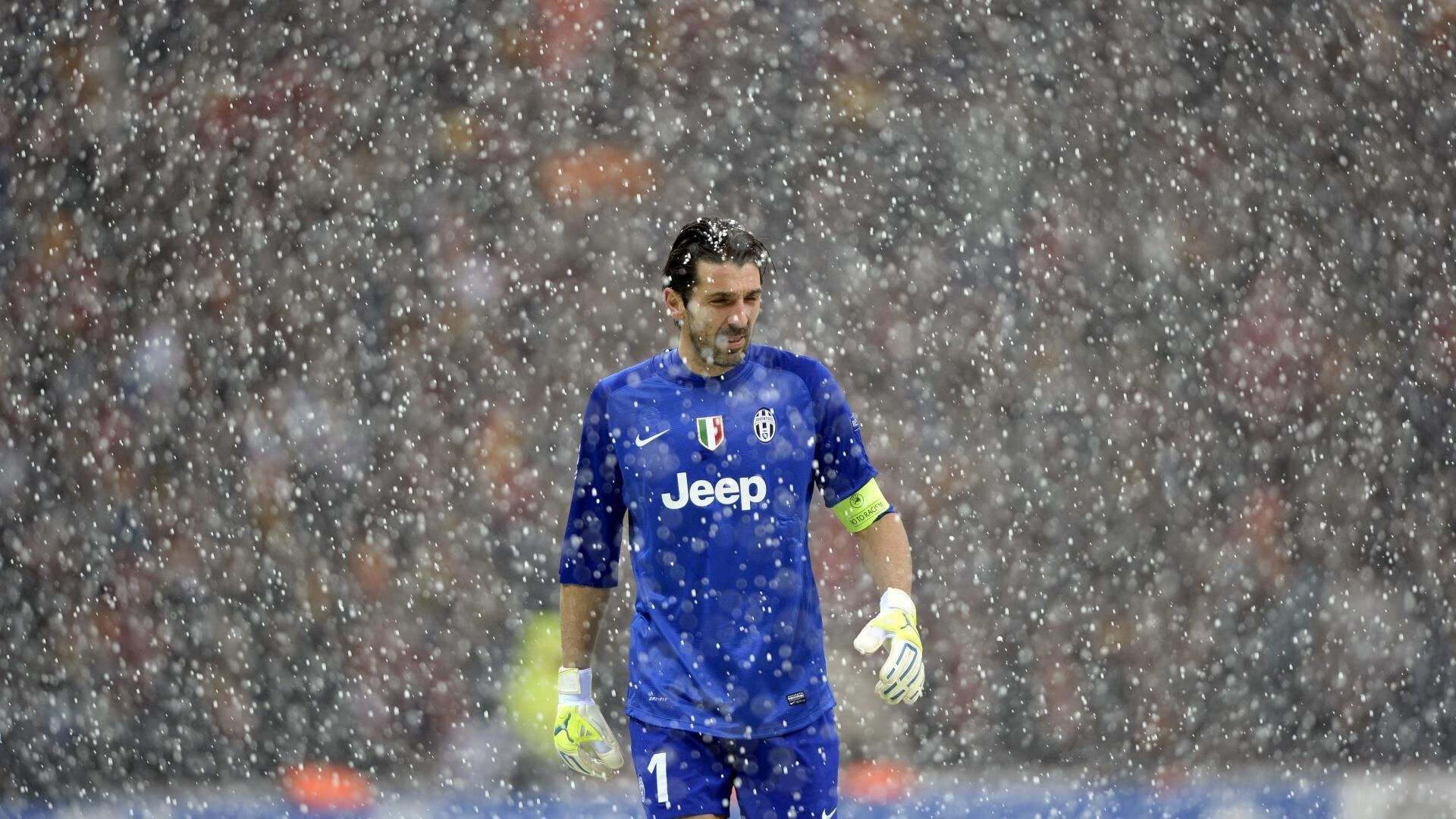 世界羽毛球混合团体赛国羽展现实力，轻松晋级决赛的同时展示团结